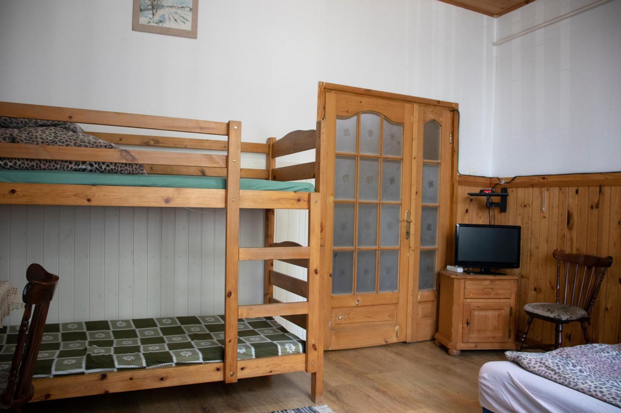 Civis Debrecen Hostel Esterno foto